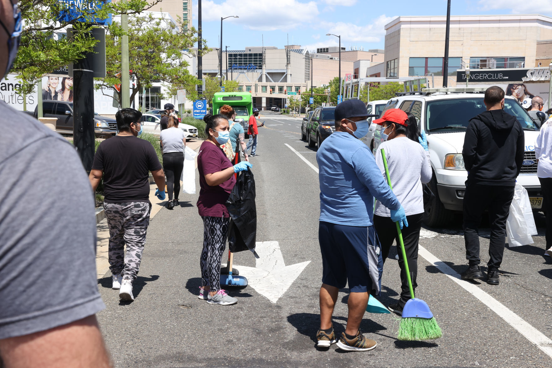Volunteers cleanup
